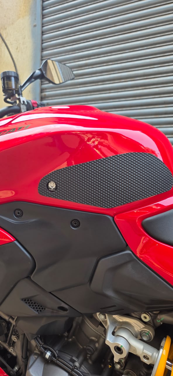 Traction Pads – DUCATI STREETFIGHTER V2