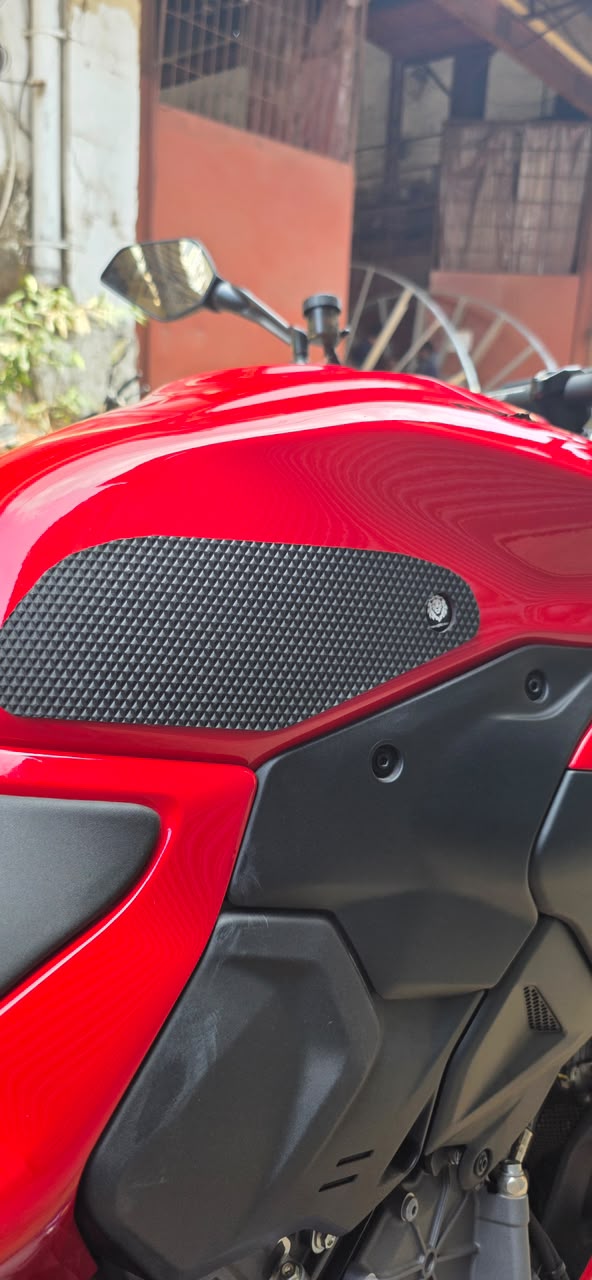 Traction Pads – DUCATI STREETFIGHTER V2