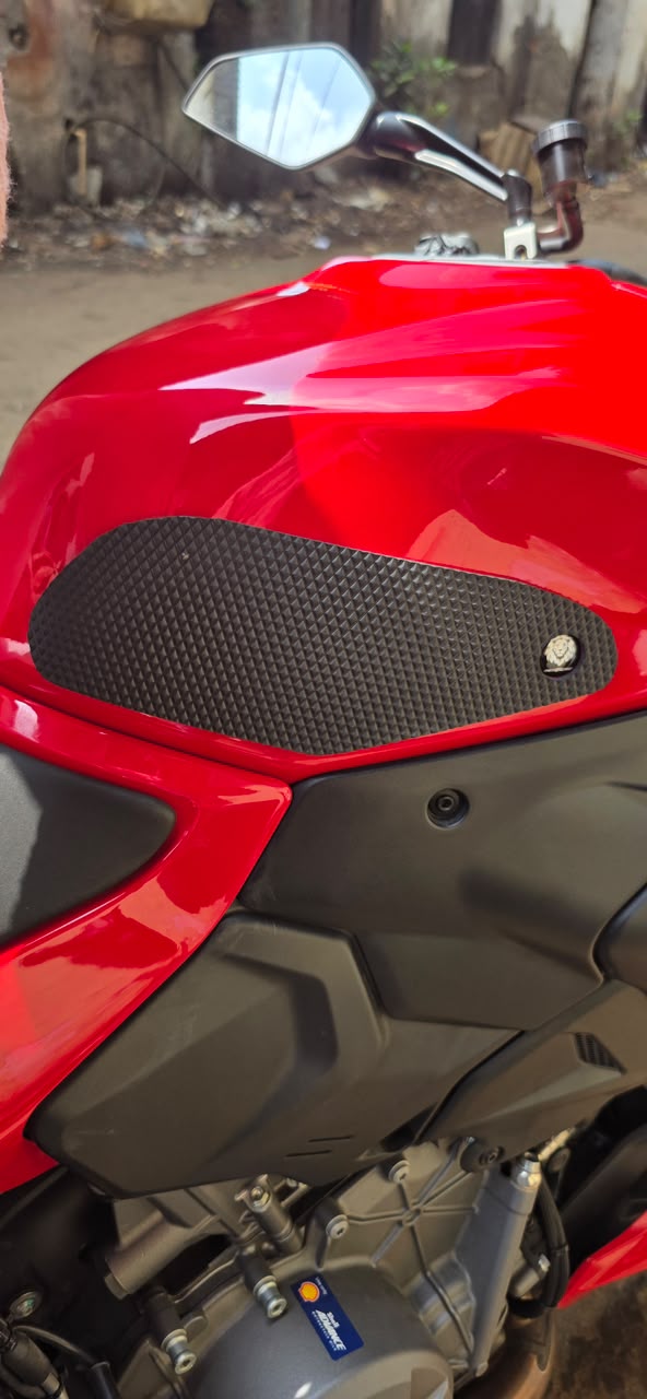 Traction Pads – DUCATI STREETFIGHTER V2