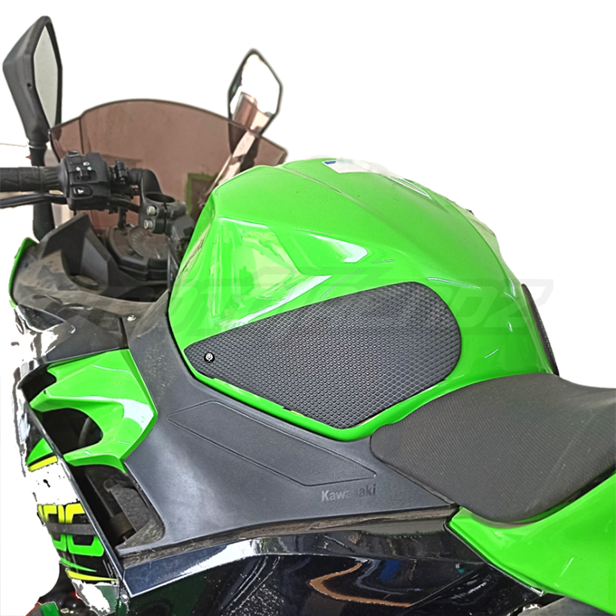 Traction Pads – Kawasaki Ninja 400 ₹1,349.00 – ₹1,649.00