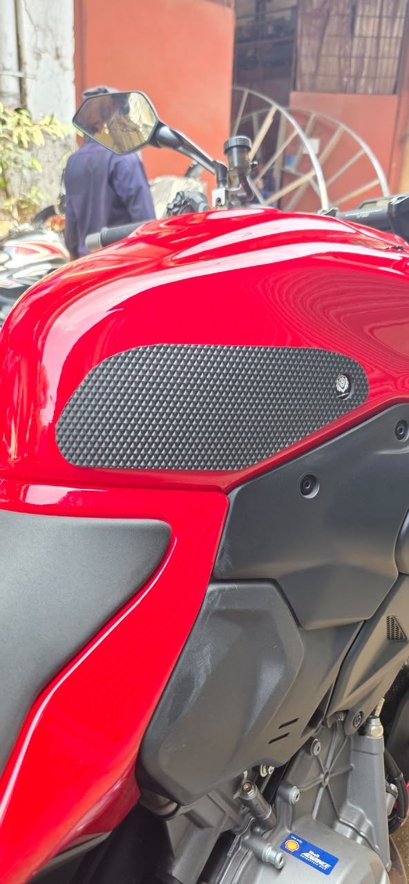 Traction Pads – DUCATI STREETFIGHTER V2